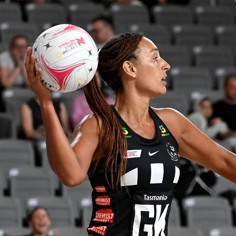 Skipper Geva Mentor will return to the Magpies after her duties with England. Picture: Bradley Kanaris/Getty Images