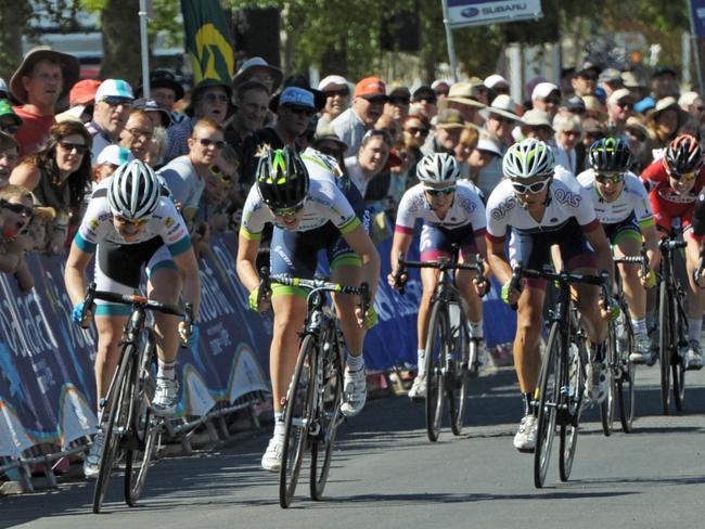 Gracie Elvin (middle) wins the elite women’s title at the 2014 Road National cycling championships