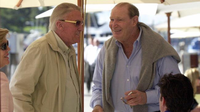 Radio talkback host John Laws (L) &amp; businessman Kerry Packer at Ristorante Otto in Woolloomoloo in 2000.