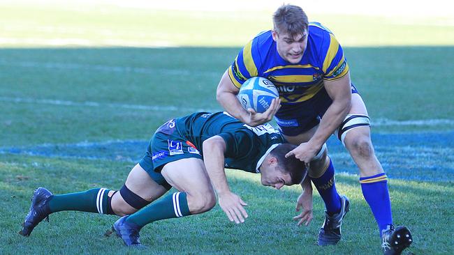 Sydney Uni player Nick Champion de Crespigny carries the ball forward. Picture: Danny Aarons.