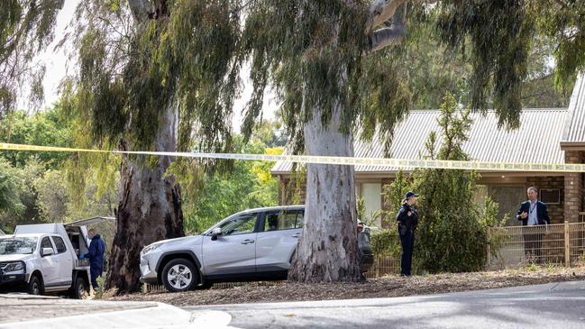 Police at the St Margarets Cres scene on Thursday, where a woman was found dead. Picture: NCA NewsWire/Emma Brasier