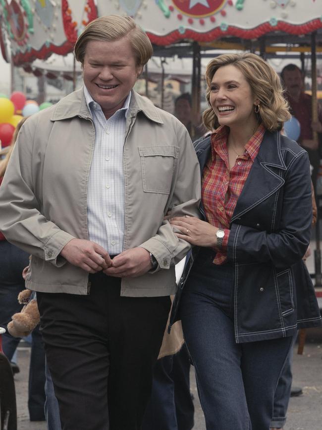 Jesse Plemons and Elizabeth Olsen in Love &amp; Death