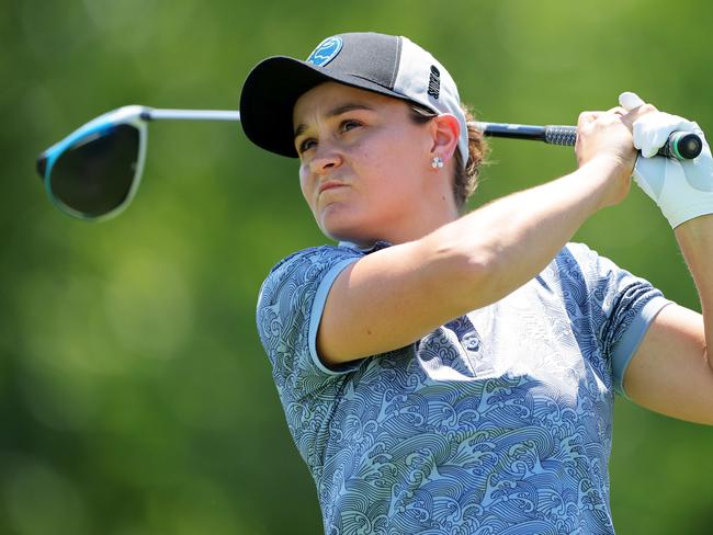 JERSEY CITY, NEW JERSEY - JUNE 30: Ash Barty plays her tee shot on the 7th hole during day one of the ICON Series at Liberty National Golf Club on June 30, 2022 in Jersey City, New Jersey.   Mike Stobe/Getty Images/AFP == FOR NEWSPAPERS, INTERNET, TELCOS & TELEVISION USE ONLY ==