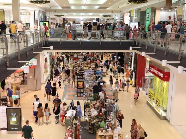 People shopping in Westfield Marion. Not a lot of social distancing or mask wearing, as people take advantage of the Boxing Day sales. 26 December 2020. Picture Dean Martin