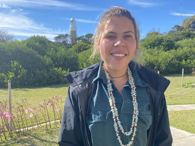 Guide Carleeta Thomas at larapuna/Eddystone Point.