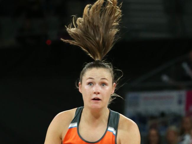 Susan Pettitt on the attack in the win against the Melbourne Vixens.