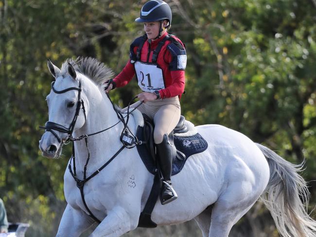 Rock on: Emily McQueen on Bransby Rock Icon, winner of the EA95 section at Mansfield. Picture: Derek O’Leary