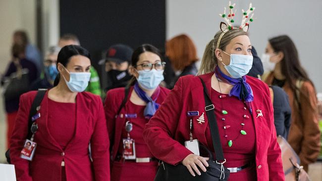 This domestic flight crew arrived in Melbourne from Sydney on Saturday, all being very COVID-safe. Picture: Darrian Traynor/NCA NewsWire)