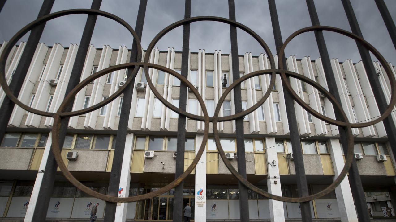 People walk in front of the Russian Olympic Committee building in Moscow, Friday, Nov. 13, 2015. In an effort to avoid a ban from track and field, Russia offered “broad cooperation” on doping reforms on Friday, including the creation of a new anti-doping agency. (AP Photo/Pavel Golovkin)