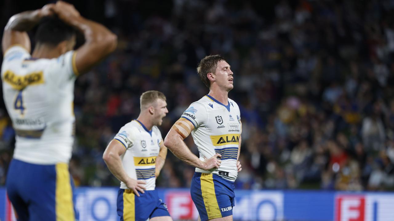 SUNSHINE COAST, AUSTRALIA – AUGUST 14: Eels players react after conceding a try during the round 22 NRL match between the Manly Sea Eagles and the Parramatta Eels at Sunshine Coast Stadium, on August 14, 2021, in Sunshine Coast, Australia. (Photo by Glenn Hunt/Getty Images)