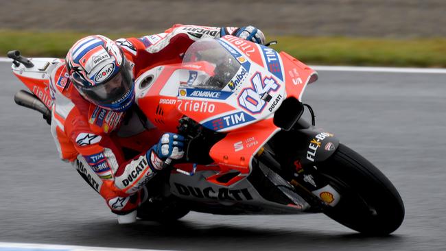 Ducati rider Andrea Dovizioso of Italy powers his machine during the third practice round of the MotoGP Japanese Grand Prix at Twin Ring Motegi circuit in Motegi, Tochigi prefecture on October 14, 2017. / AFP PHOTO / TOSHIFUMI KITAMURA