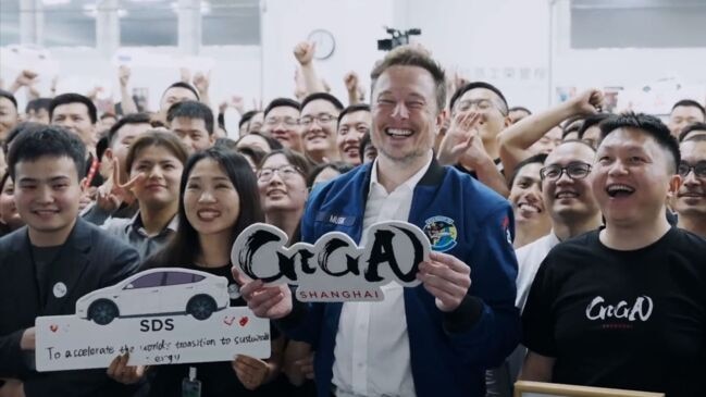 Watch: Elon Musk Visits Tesla’s Gigafactory on China Trip