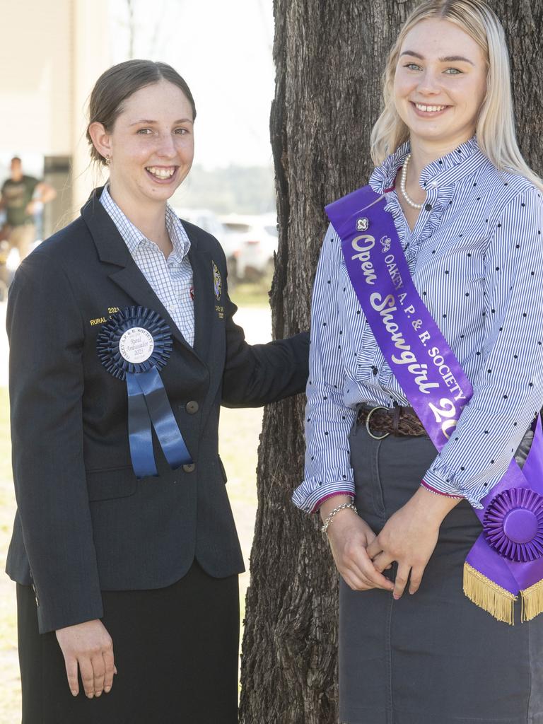 Laynae Okkonen, Rural Ambassador and Katie Reeves the Open Showgirl. Picture: Nev Madsen.