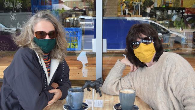 Peregian Raw Energy customer Penny Donovan enjoys a sit down coffee with Mary Crawford – all masked up.