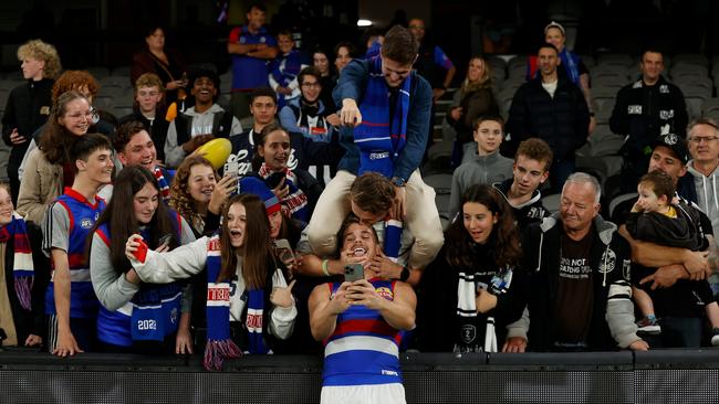 Bailey Smith of the Bulldogs poses for photograph with fans. Photo by Michael Willson/AFL Photos via Getty Images.