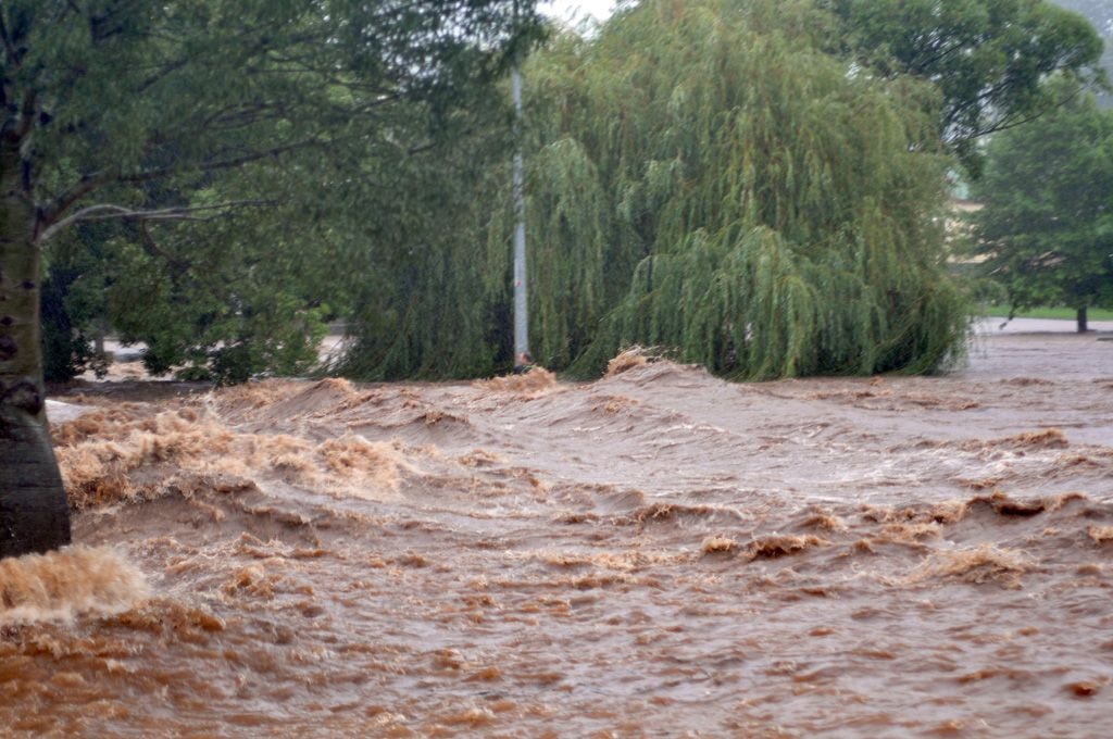 Flash flooding hits Toowoomba | The Chronicle