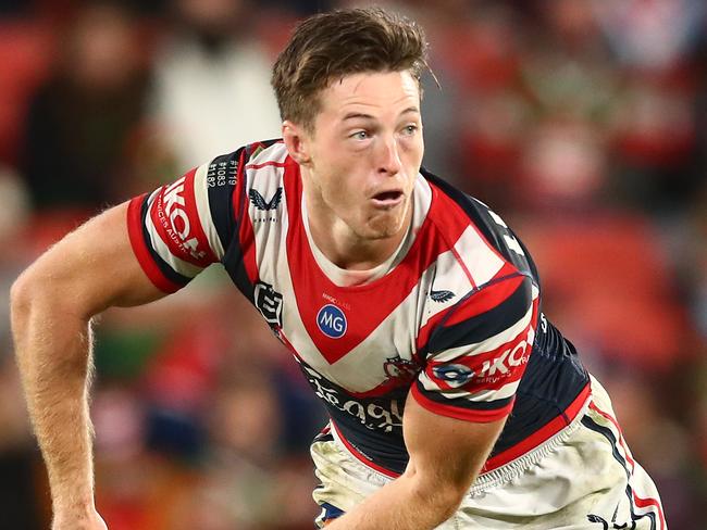 BRISBANE, AUSTRALIA - AUGUST 27:  Sam Verrills of the Roosters offloads the ball during the round 24 NRL match between the Sydney Roosters and the South Sydney Rabbitohs at Suncorp Stadium on August 27, 2021, in Brisbane, Australia. (Photo by Chris Hyde/Getty Images)