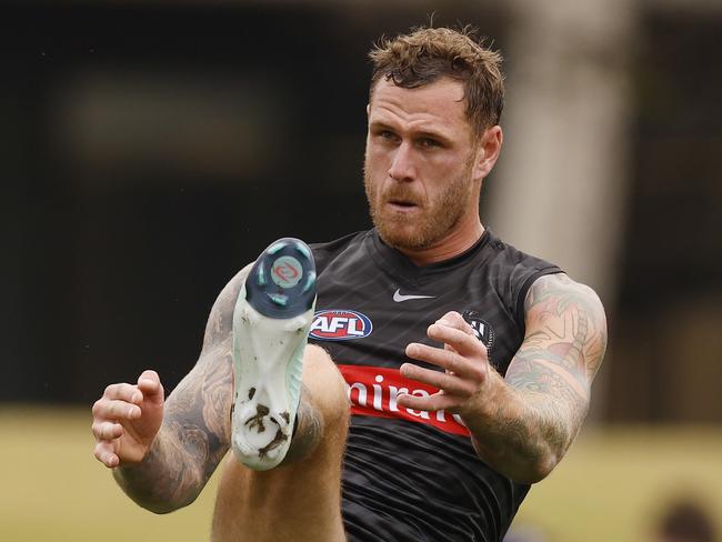 NCA. MELBOURNE, AUSTRALIA. 6th February, 2025 . Collingwood training at Olympic Park.  Tim Membrey  kicks at goal .  Picture: Michael Klein