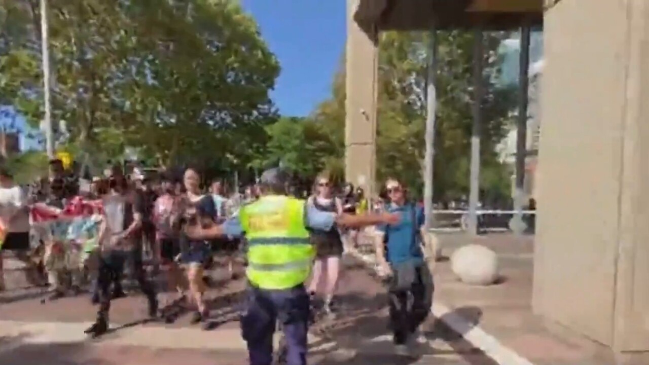 Demonstration in Sydney turns intense as police and counter protesters clash