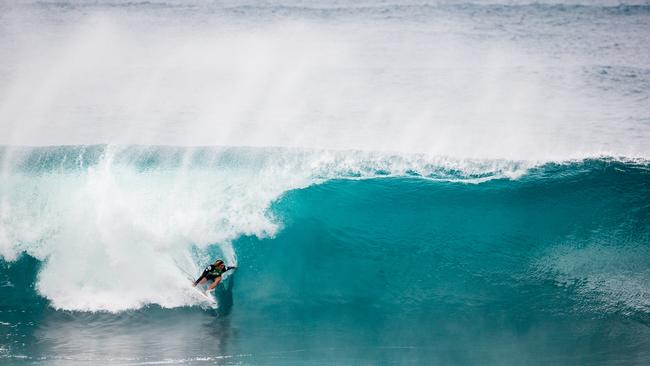 Noa Deane of Australia advances to the quarterfinals after placing second in round five heat 4 of the 2018 Volcom Pipe Pro at Pipe, Oahu, Hawaii, USA. Picture: WSL