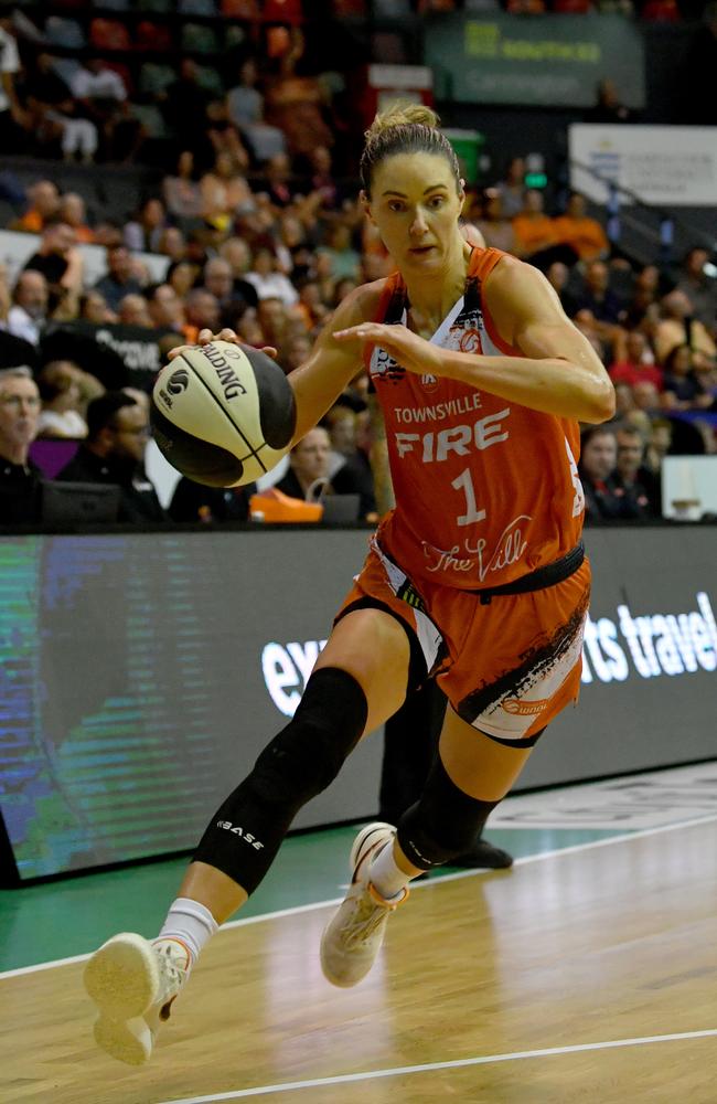 Townsville Fire against the Southside Flyers at the Townsville Entertainment Centre. Fire's Alice Kunek. Picture: Evan Morgan