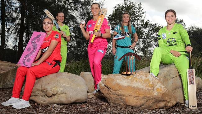 SYDNEY, AUSTRALIA - NOVEMBER 02: Ash Gardner of the Sixers, Hannah Darlington and Anika Learoyd of the Thunder, Ella Haywood of the Renegades and Mikayla Hinkley of the Heat pose during the Cricket Australia NAIDOC shoot at the Murama Healing Space on November 02, 2020 in Sydney, Australia. (Photo by Mark Metcalfe/Getty Images)