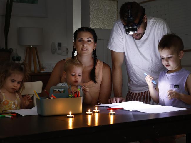 DAILY TELEGRAPH 24TH OCTOBER 2024Pictured in Broken Hill is Sarah and Nick Pratt with their kids , Mimi , Eden and Leo.  Broken Hill family and businesses have had to endure hours and even days of electricity blackouts following a storm that destroyed power infrastructure outside Broken Hill. Picture: Richard Dobson