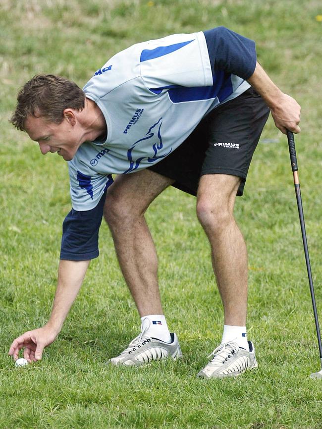 Coach Dean Laidley plays some golf.