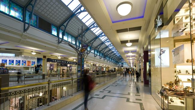 Pacific Fair Shopping Centre, home to luxury retail brands - Ausfilm