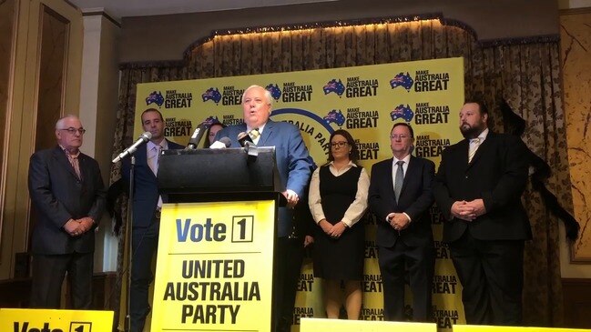 Clive Palmer campaigns in SA