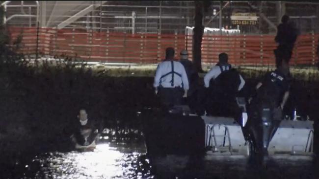 Jared Raccanello being captured by police after allegedly stabbing a St Kilda man on a bus on Saturday night. Picture: 9 News