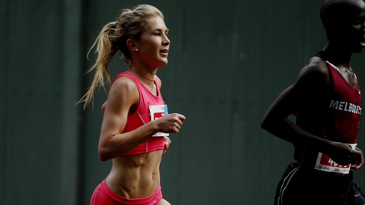 2015 Melbourne Marathon. Jessica Trengove heads back along Fitzroy St, St Kilda. Pic: Michael Klein