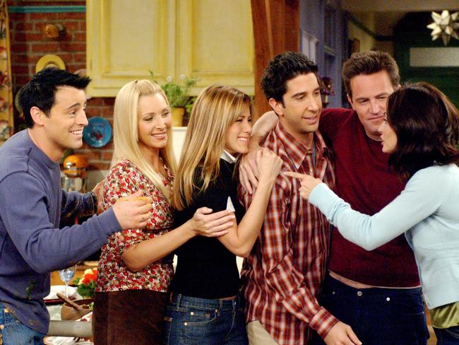 FRIENDS, Matt LeBlanc, Lisa Kudrow, Jennifer Aniston, David Schwimmer, Matthew Perry, Courteney Cox, 'The One With The Late Thanksgiving', (Season 10, epis. #226), 1994-2004, © Warner Bros. / Courtesy: Everett Collection