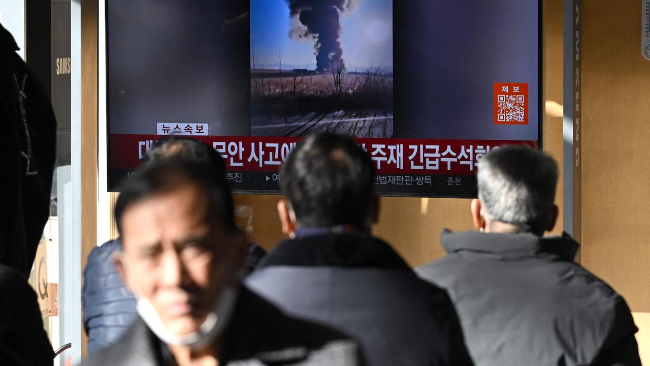 Seoul locals watch the news unfold. Picture: JUNG YEON-JE / AFP