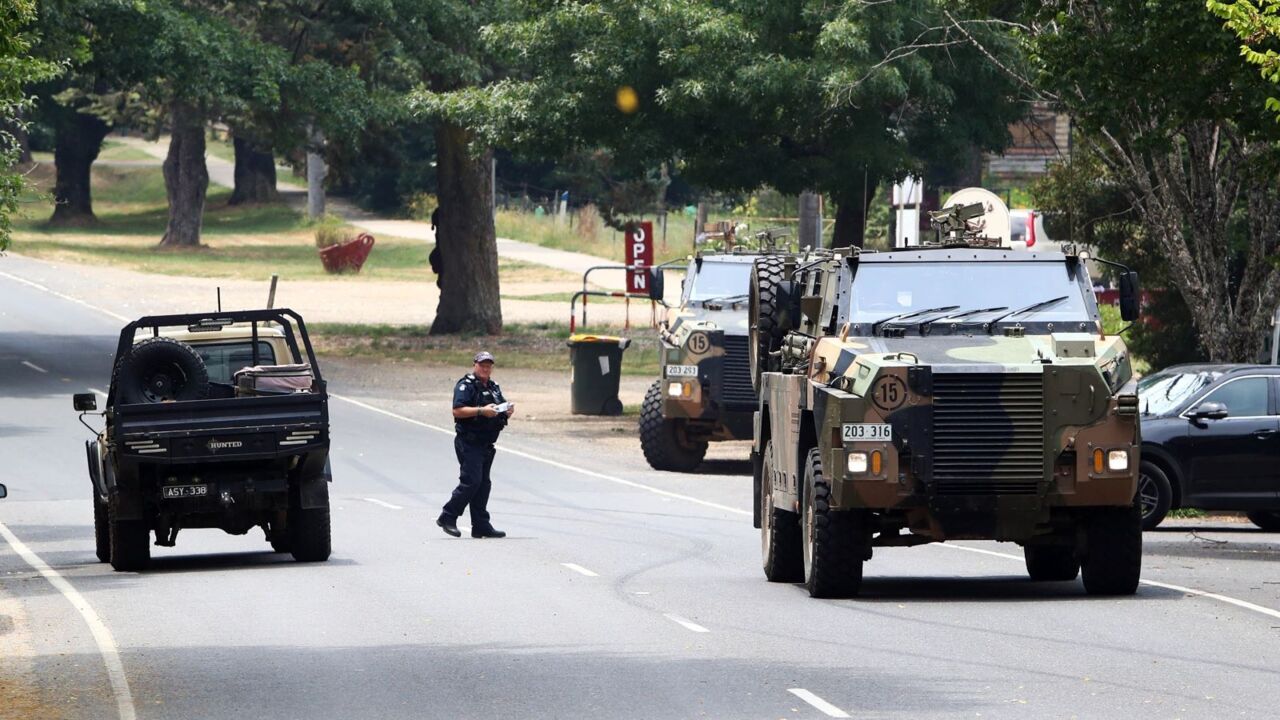 ADF reservists and Police evacuate communities in Victoria