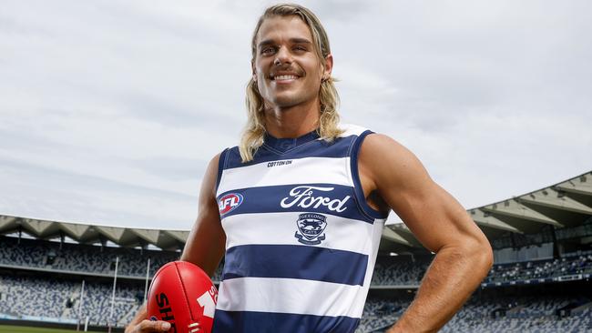 NCA. MELBOURNE, AUSTRALIA. October 17 , 2024. AFL. Bailey Smith tries on the hoops for the first time after being traded to Geelong from the Western Bulldogs .    .  Pic : Michael Klein