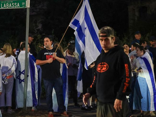 MELBOURNE,AUSTRALIA-NewsWire Photos 25 NOVEMBER, 2024: Jewish people outside Caulfield Hebrew Congregation which was the site of an earlier protest. Picture: NewsWire / Ian Currie