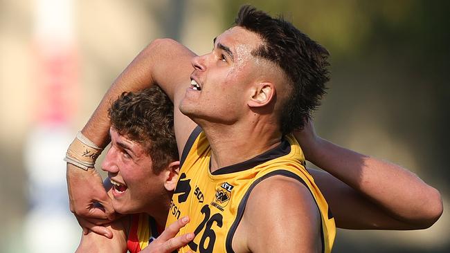 ADELAIDE, AUSTRALIA - JUNE 16: Kayle Gerreyn of Western Australia and Alex Dodson of South Australia during the 2024 Marsh AFL Championships U18 Boys match between South Australia and Western Australia at Alberton Oval on June 16, 2024 in Adelaide, Australia. (Photo by Sarah Reed/AFL Photos via Getty Images)