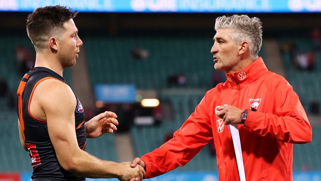 Brett Kirk presents Toby Greene with the Brett Kirk Medal. Photo: Mark Kolbe/AFL Photos/via Getty Images )