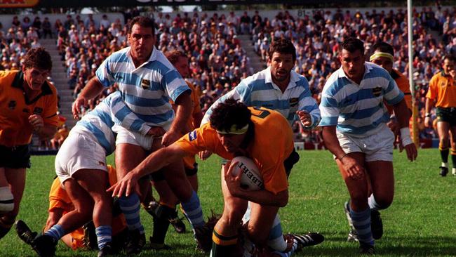 The great John Eales scoring try at Ballymore. Pic Col Whelan Action Photographics