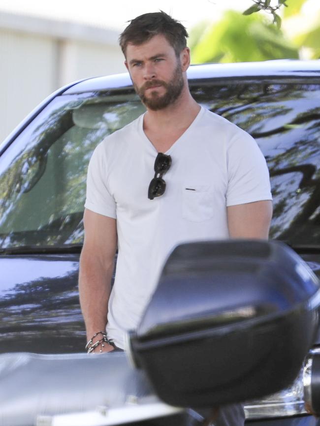 Chris Hemsworth went for a simple look for the family day out. Picture: Media Mode