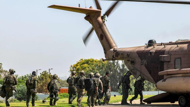 Israeli army special forces soldiers board a CH-53 Sea Stallion military helicopter following an operation to rescue four Israeli hostages. Picture: AFP