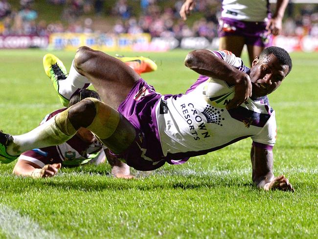 Suli Vunivalu of the Storm scores a try.