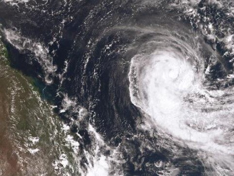 Current movement of Cyclone UESI, moving southwest towards the east coast. Dangerous swell is expected for Thursday and Friday.