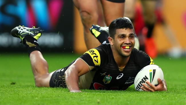 Panther's Tyrone Peachey scores a try during the NRL elimination final between the Penrith Panthers and the Canterbury Bankstown Bulldogs at Allianz Stadium, Moore Park. Picture: Gregg Porteous