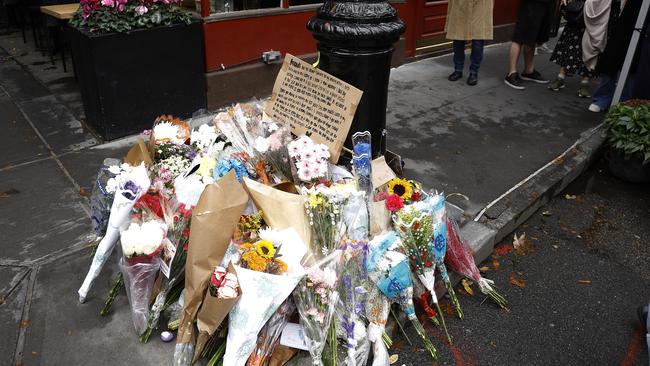 Fans pay tribute to late actor Matthew Perry outside Friends in New York City. Picture: John Lamparski/Getty Images