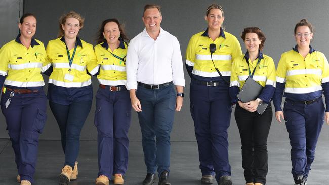 Premier Steven Miles with Fortescue workers in Gladstone. Picture: Annette Dew/Office of the Premier