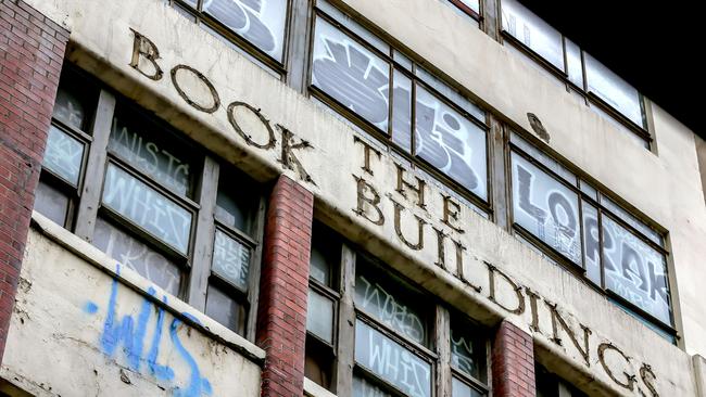 The rear of the Walk Arcade building, 304 Little Collins St. The site includes the significantly altered Edments building (308-311 Bourke) which has a 1980s glass front and the 1936 Diamond House (313-317 Bourke).