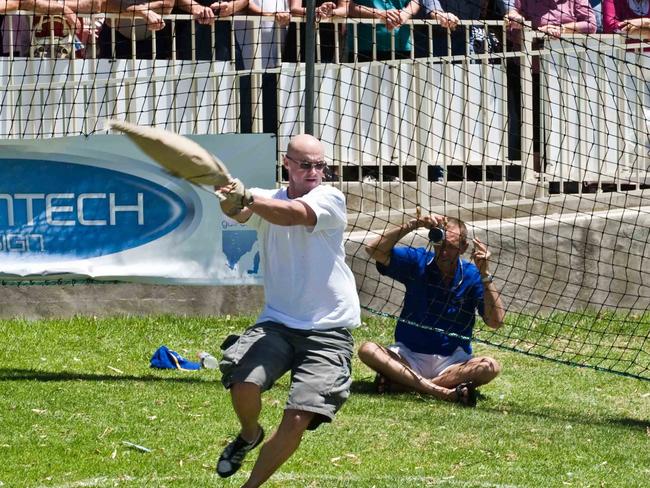 This years tuna toss was won by Matt Staunton, 36, of Adelaide. He won with a toss of 22.16m. The women's winner was Brenda Wilkins from Sydney with a toss of 8.6m.