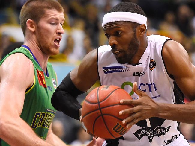 TOWNSVILLE, AUSTRALIA - NOVEMBER 26: Hakim Warrick of Melbourne United drives to the basket past Brian Conklin of the Crocodiles during the round eight NBL match between the Townsville Crocodiles and Melbourne United on November 26, 2015 in Townsville, Australia. (Photo by Ian Hitchcock/Getty Images)